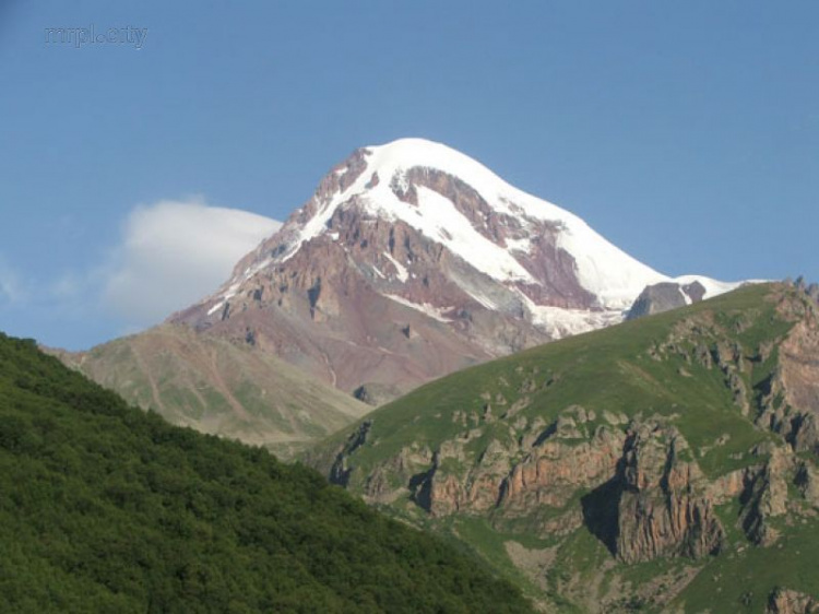 Альпинисты водрузят флаг Мариуполя на «горе с ледяной вершиной» к 240-летию города (ФОТО)