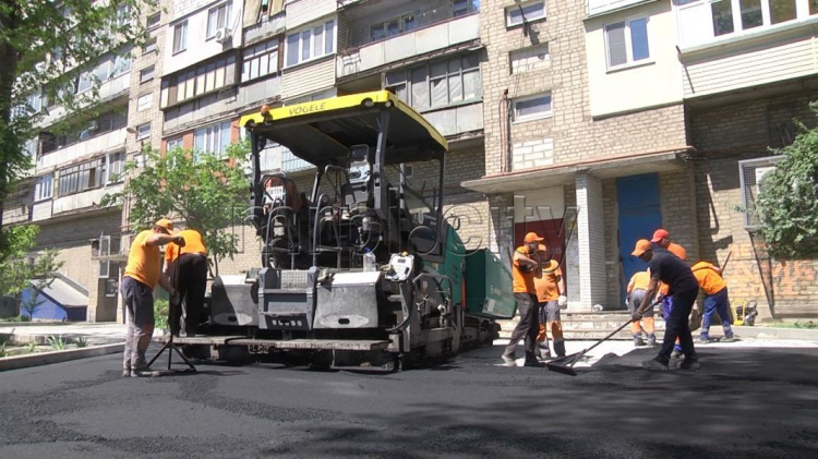 В Мариуполе отремонтируют более 12 км тротуаров