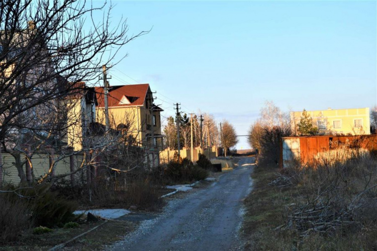 Ремонт дороги и замена освещения в селах Мариупольского района