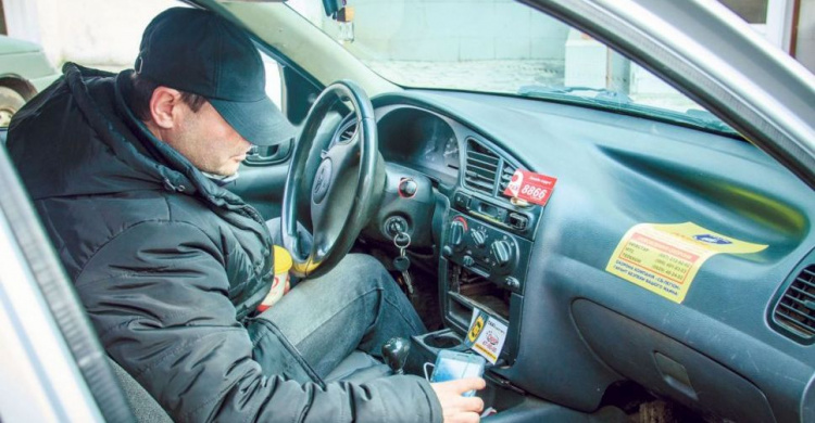 Такси в Мариуполе: есть ли у водителей лицензии и куда идут деньги пассажиров