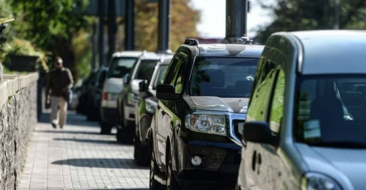 В Мариуполе за неправильную парковку штрафуют водителей