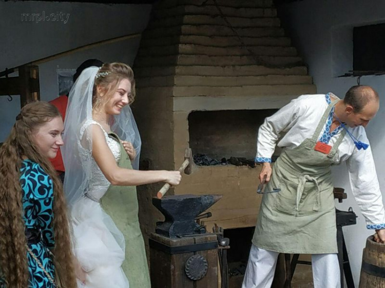 Кузнечная свадьба и раскаленный металл: в Мариуполе проходит стальной фестиваль (ФОТОРЕПОРТАЖ + ВИДЕО)