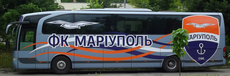 Мариупольские футболисты отправились на сборы в заново брендированном автобусе (ФОТО)