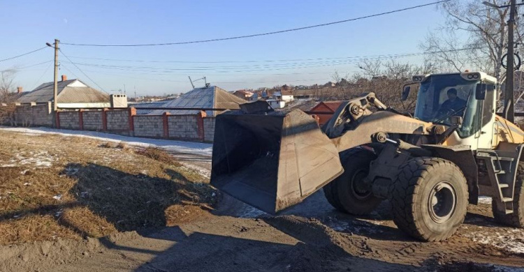 Из-за убитых дорог жители Мариупольского района могли остаться без дров на зиму