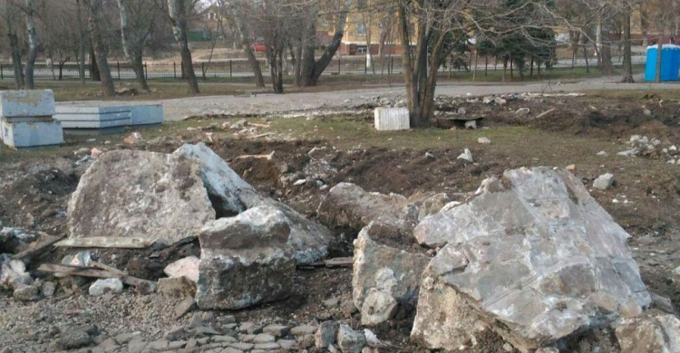 Мариупольский парк «Веселка» сейчас превратился в стройплощадку (ФОТО)