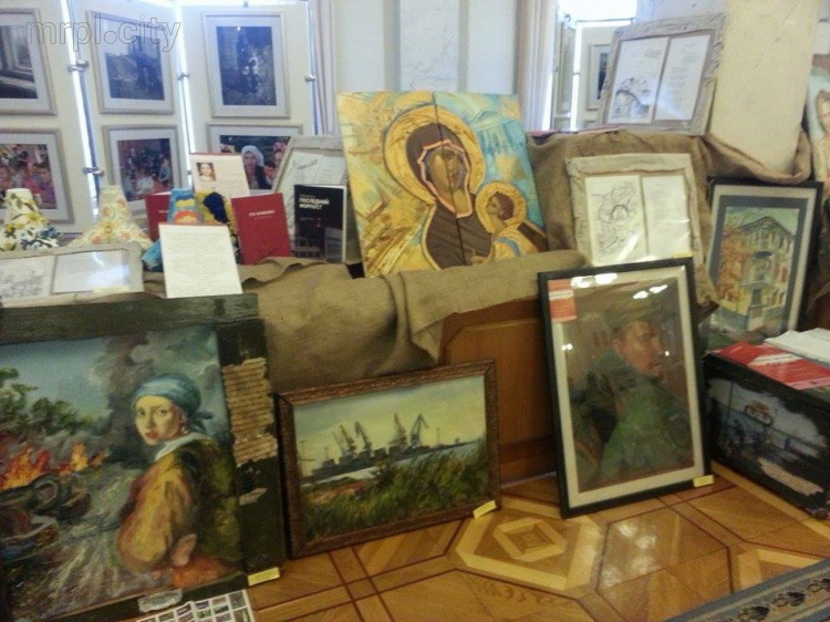 Мариупольские художники внесли в Верховную Раду тетраподы и удивили нардепов (ФОТО)