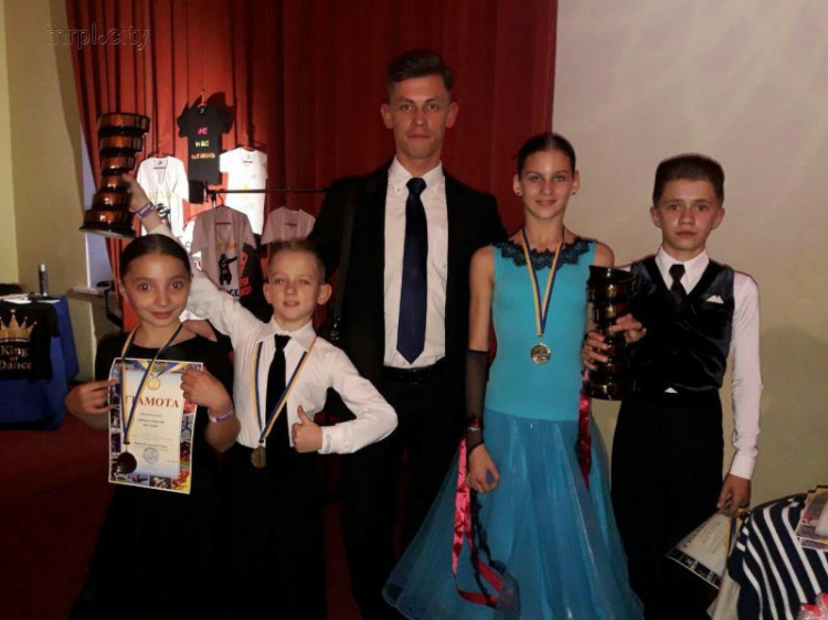 Более 600 детей в Мариуполе кружили в европейских танцах (ФОТОФАКТ)
