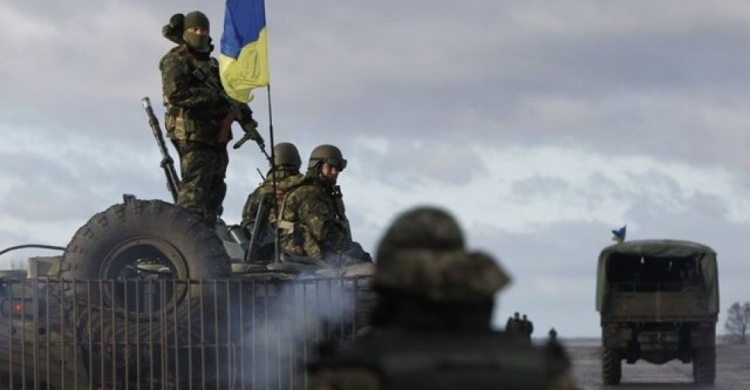 Сутки в Донбассе: обстреляны позиции ВСУ в Приазовье, ранен украинский боец