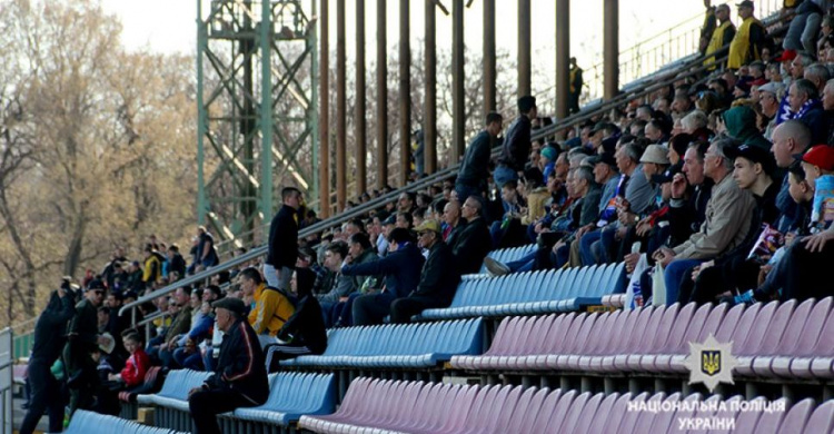 На футбольном матче «Мариуполь» - «Верес» болельщики не стали нарушать порядок (ФОТО)