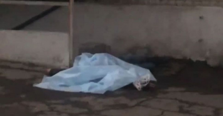 Мужчина повесился в подвале магазина: подробности самоубийства в Мариуполе