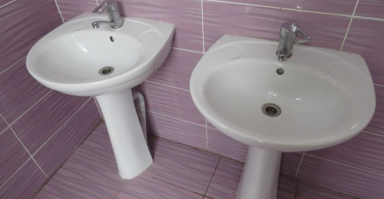 В Мариуполе развенчали фейк о школьных туалетах, распространенный в СМИ (ФОТО)