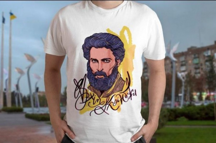 Ко Дню города в Мариуполе выпустили футболки с портретами выдающихся греков Приазовья