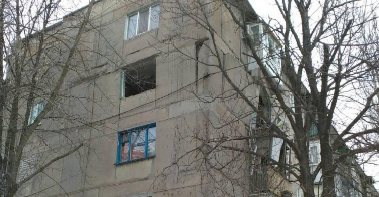 В Авдеевке рушится многоэтажка, поврежденная снарядом: людей экстренно отселяют