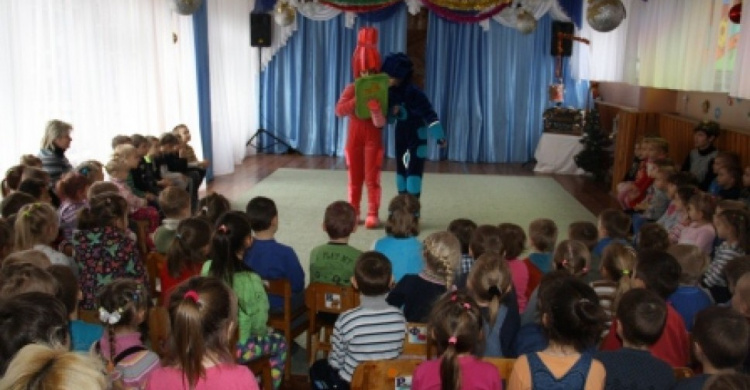 В детский сад Мариуполя, в котором сделали лучшее новогоднее селфи, пришли фиксики