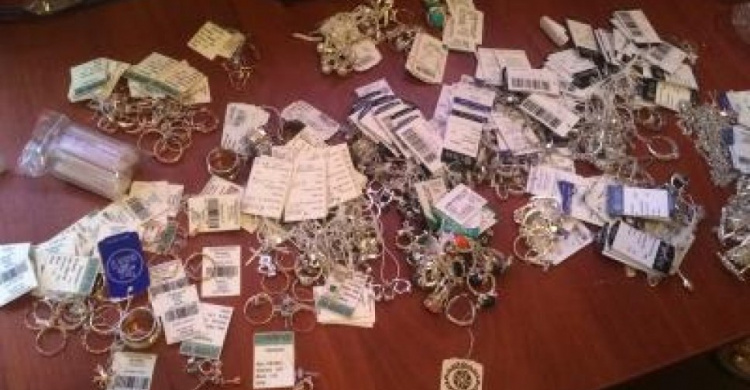 В Донецкой области пограничники обнаружили скрытое золото и серебро (ВИДЕО)