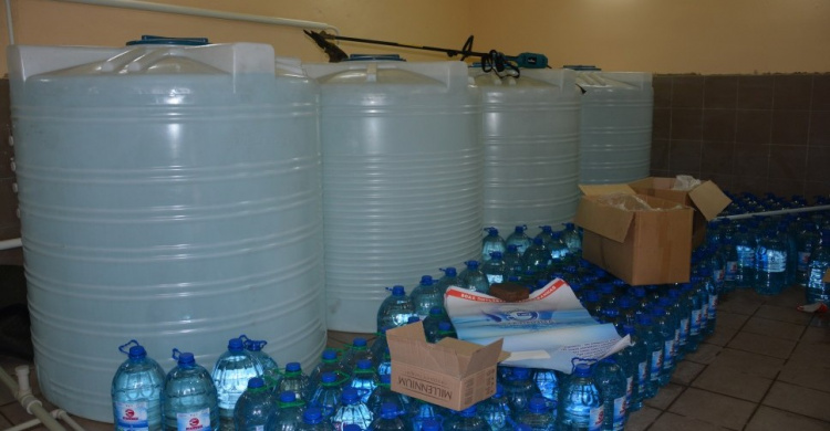В магазинах Мариуполя продавали фальсифицированный алкоголь и воду без сертификата качества