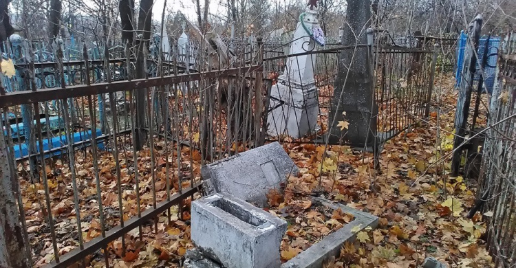 В Мариуполе почти за 300 тыс. грн благоустраивают Успеновское кладбище (ФОТО)