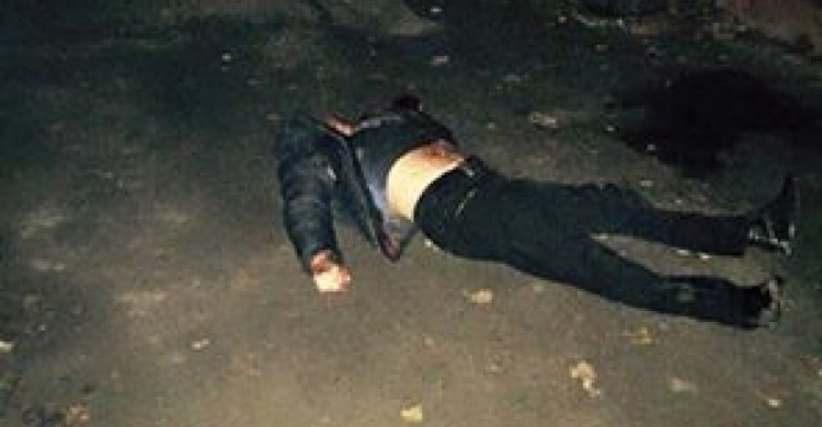 В Мариуполе у ночного клуба произошло убийство (ФОТО+ДОПОЛНЕНО)