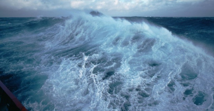 В Мариуполе уровень моря поднялся на критические полтора метра