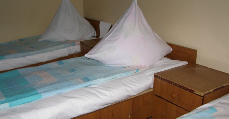 В Мариуполе в детском отделении городской больницы обновили матрасы и постельные принадлежности (ФОТО)
