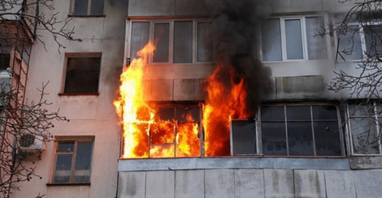 В мариупольской многоэтажке едва не сгорели двое мужчин