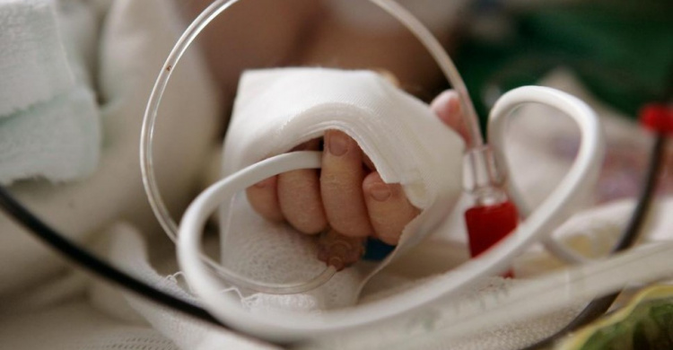 В Славянске врачи борются за жизнь 9-месячного ребенка
