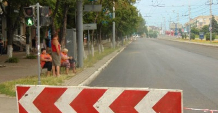 В центре Мариуполя автомобильный коллапс подходит к концу (ФОТО)