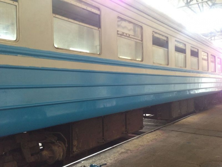 Донецкая железная дорога в июле обновит 15 пригородных поездов (ФОТО)
