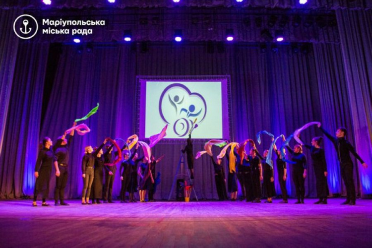 С большим пульсирующим сердцем: в Мариуполе прошел гала-концерт инклюзивного фестиваля творчества (ФОТО, ВИДЕО)