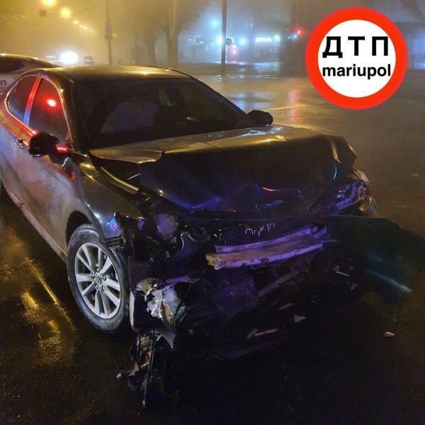 При столкновении двух авто в Мариуполе пострадал пассажир