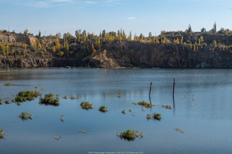 Мариупольцам показали завораживающие виды осеннего Старо-Крымского карьера