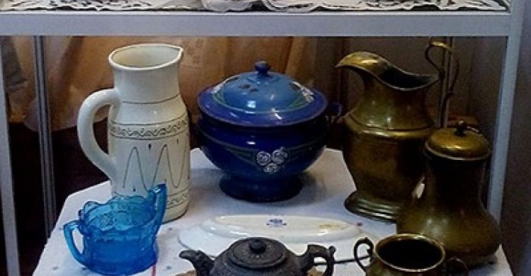 В Мариуполе на всеобщее обозрение представили сокровищницу старинной посуды (ФОТО)