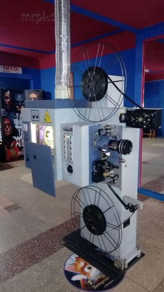 В Мариуполе представили последний пленочный кинопроектор (ФОТО)
