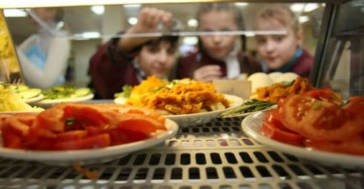 Здоровые и вкусные обеды: в пяти школах Мариуполя запустили реформу питания