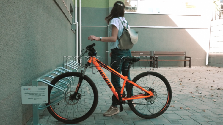 Комфортные условия для велосипедистов и пассажиров создают в Мариуполе