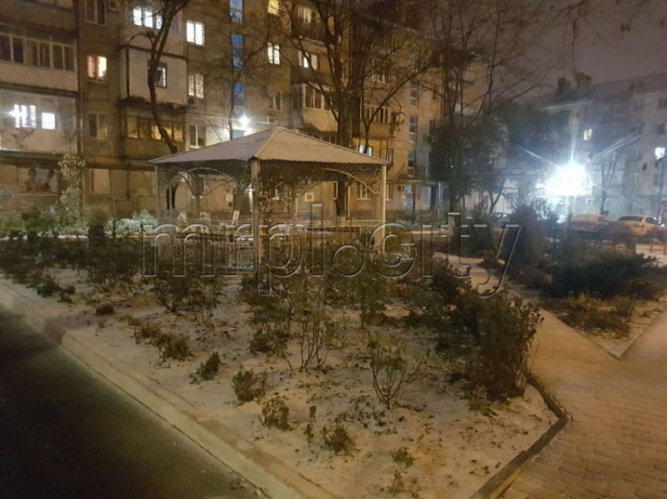 В Мариуполе выпал первый снег (ФОТОФАКТ)