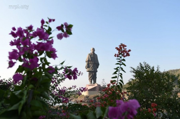 Самую высокую статую в мире открыли в Индии (ФОТО+ВИДЕО)