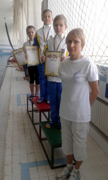 Спортсменка из Мариуполя взяла 4 медали на чемпионате Украины по прыжкам в воду