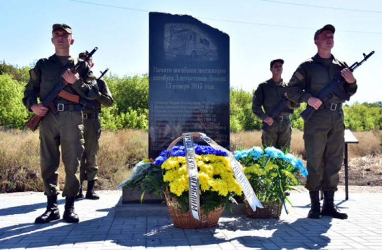 Вблизи Волновахи открыли памятник жертвам обстрела