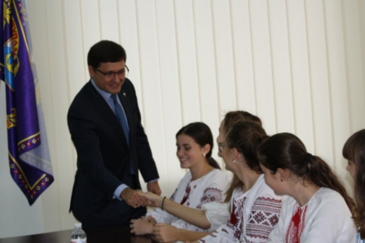 Бойченко пригласил мариупольских школьников в Австрию