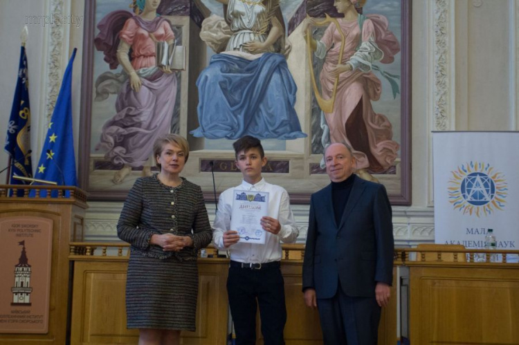 Президентскую стипендию получили шесть юных гениев из Мариуполя  (ФОТО)