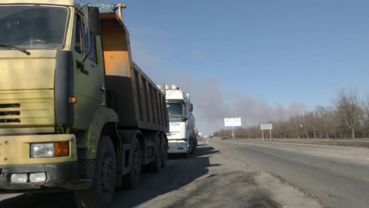 На дорогах Донецкой области усилили контроль за передвижением грузовиков (ФОТО+ВИДЕО)