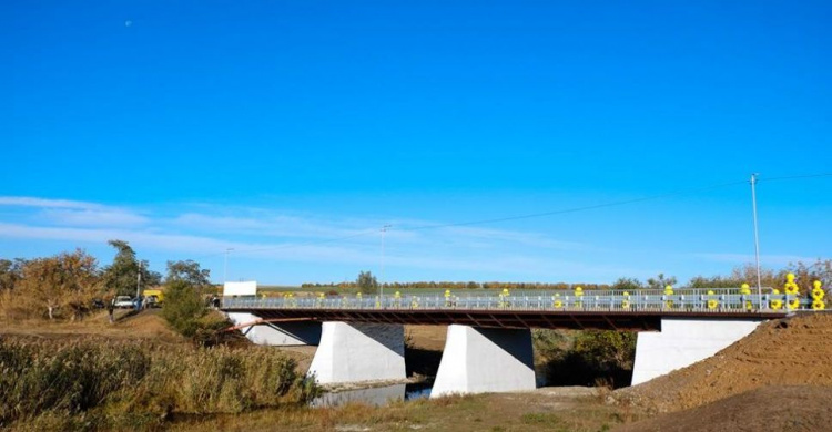Мост через реку Бахмутка в Донецкой области отремонтировали по новейшим технологиям (ФОТО)