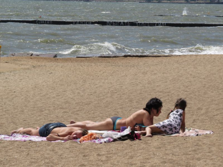 Отдых мариупольцев с инвалидностью пройдет на комфортном пляже (ФОТО)