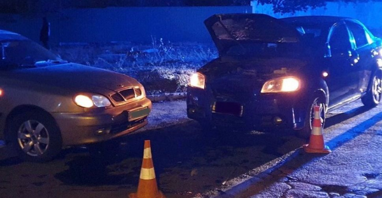 В Мариуполе легковые автомобили попали в аварию