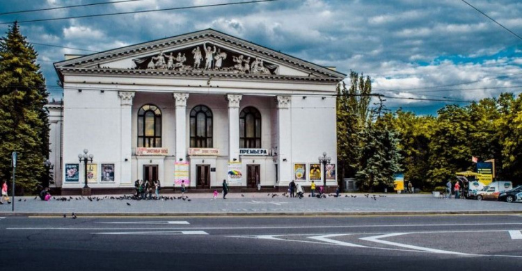 Театральному искусству Мариуполя 140 лет: о творчестве и достижениях актеров драмтеатра (ФОТО)