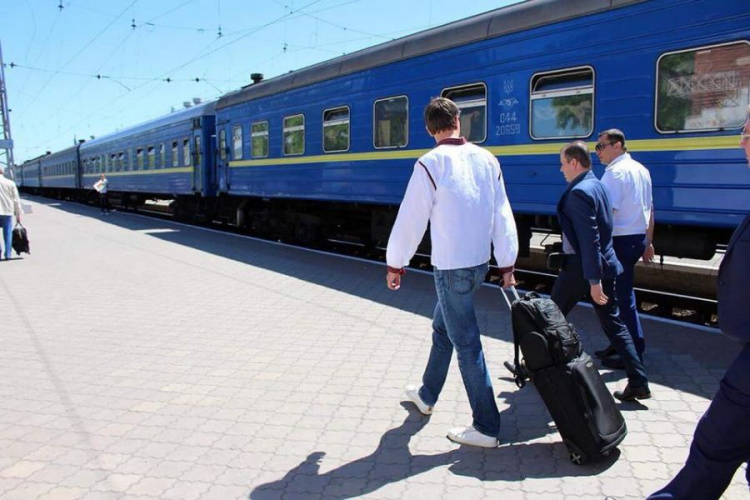 Министр Омелян пообещал вагон-ресторан в поезд на Мариуполь и ремонт запорожской трассы (ФОТО)