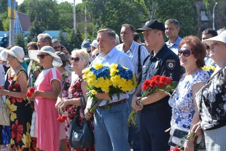 В Мариуполе состоялся митинг памяти, посвященный жертвам войны  (ФОТО)