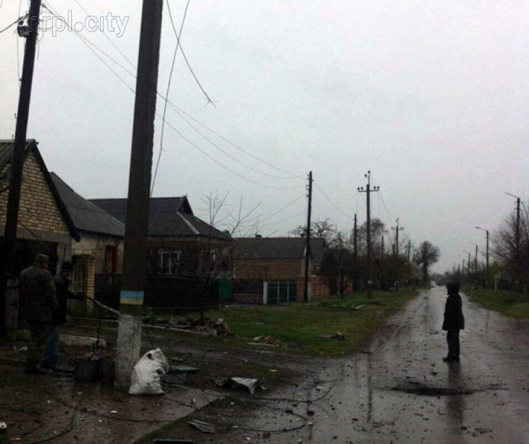 Марьинка под обстрелом. Разрушено пять домов (ФОТО)