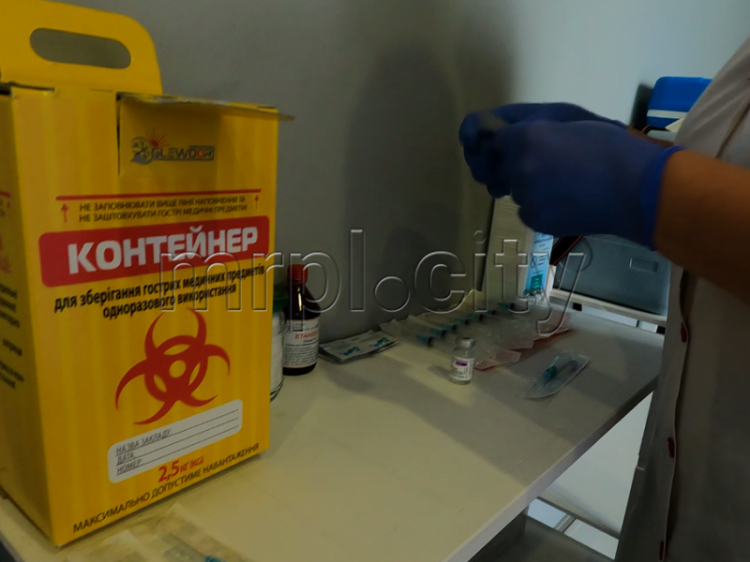 Блогер на собственном опыте раскрыл подробности вакцинации в Мариуполе